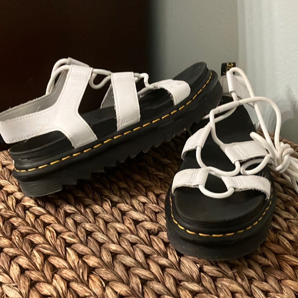 DR.MARTENS WOMENS NARTILLA SANDAL - WHITE Size 9